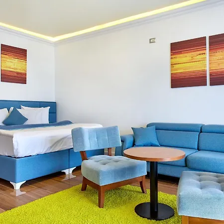 Promenada Aparthotel 3*